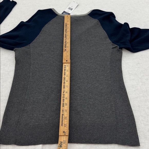 Chaps Gray and Navy V-Neck long sleeve soft Sweater (mlb) - Picture 9 of 10